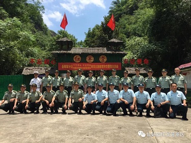 岳阳军分区在湖南省全民国防教育基地——仙姑岩·红军营景区开展“不忘初心 牢记使命”、“传承红色基因 担当强军重任”两项主题教育和专题党日活动