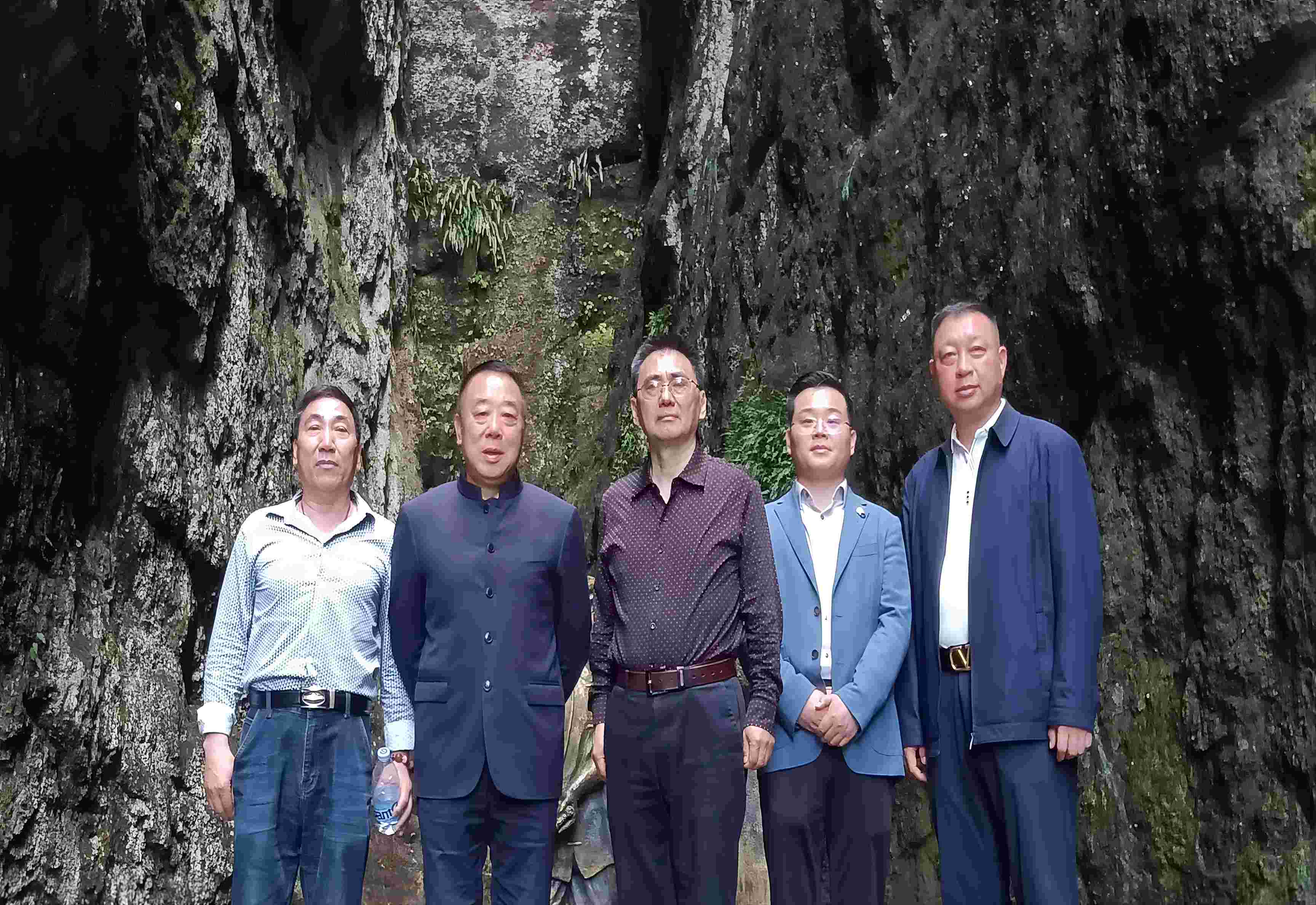 方强将军后代莅临红军营